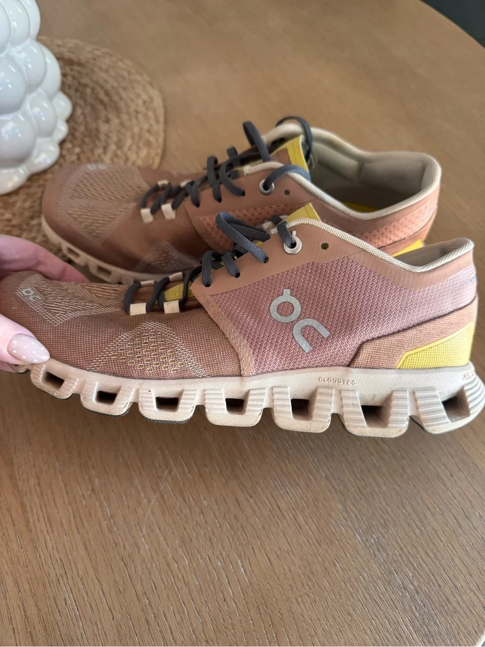 On Cloud Mocha X running shoe size 9 - Picture 2 of 5